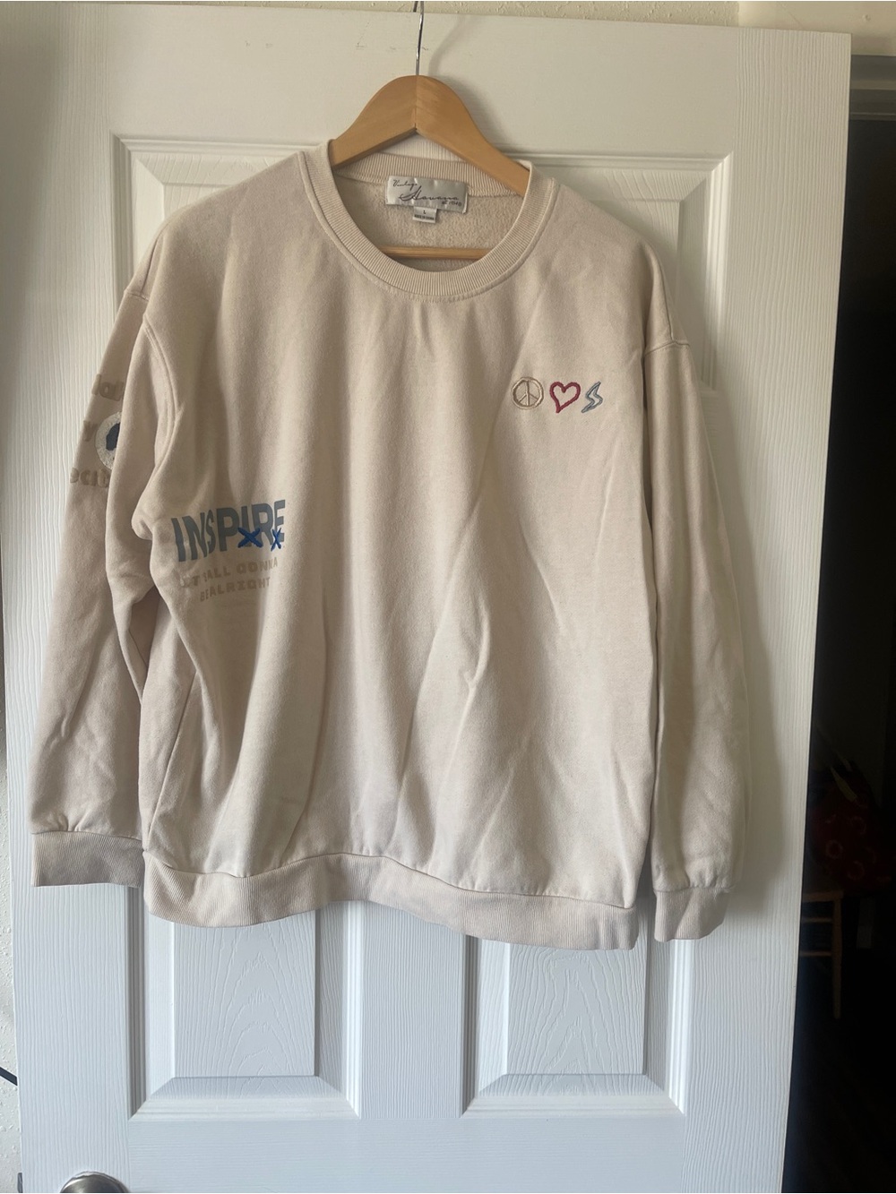 Vintage Havana Cream Graphic Crew Sweatshirt with Blue Accents